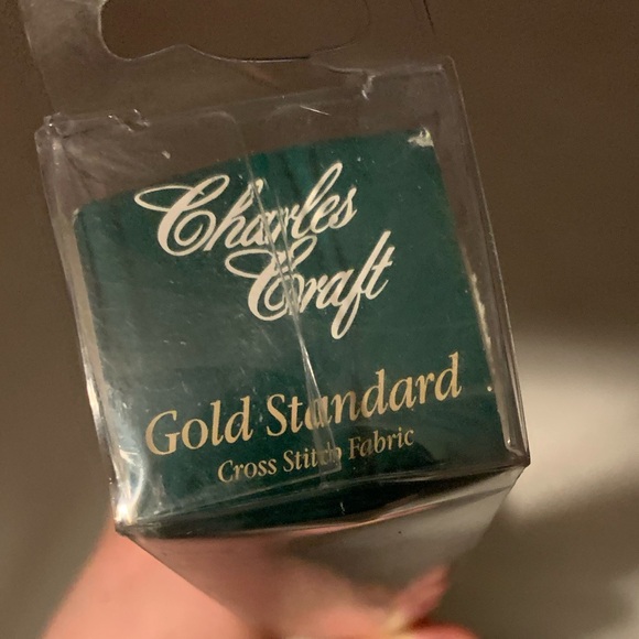 Antique White Charles Craft Gold Standard 100% Cotton Aida, 16 Count- 15"X 18" - Picture 5 of 6